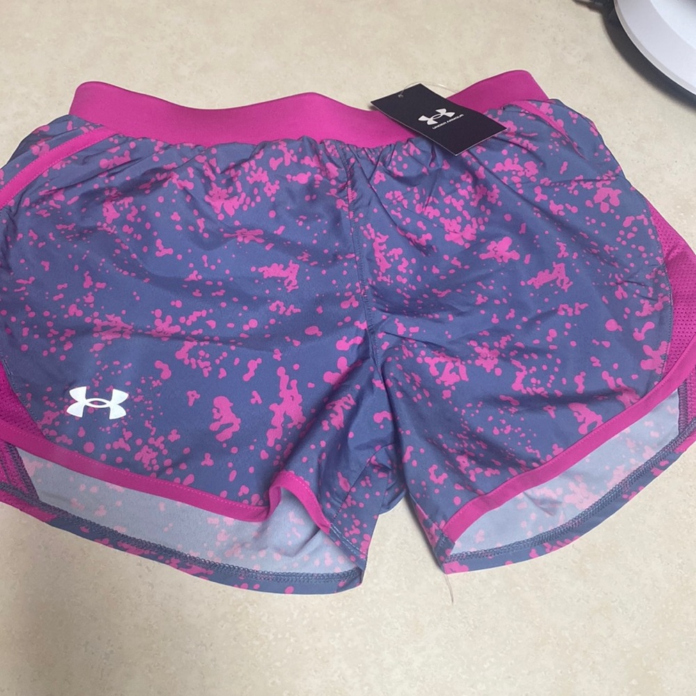 Under Armour Ladies Shorts Small pink & gray
